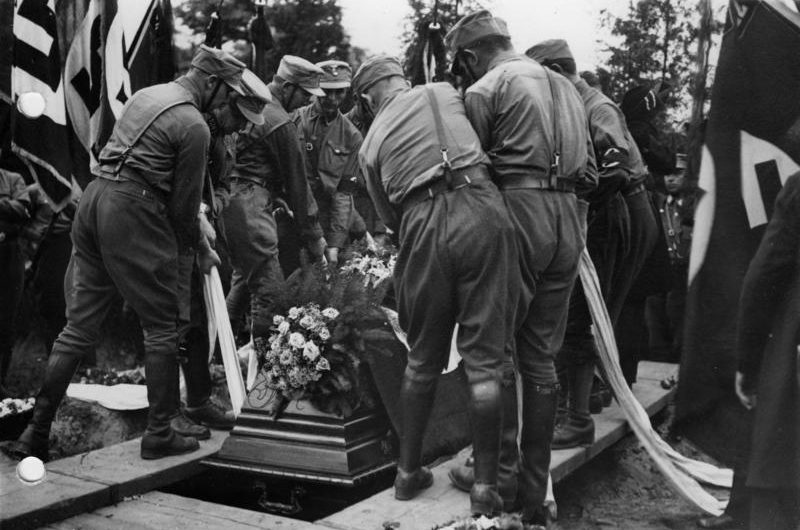 Похороны штурмовика СА. Маннеса Шредера в Эберсвальде, убитого в Белине. 1929 г.