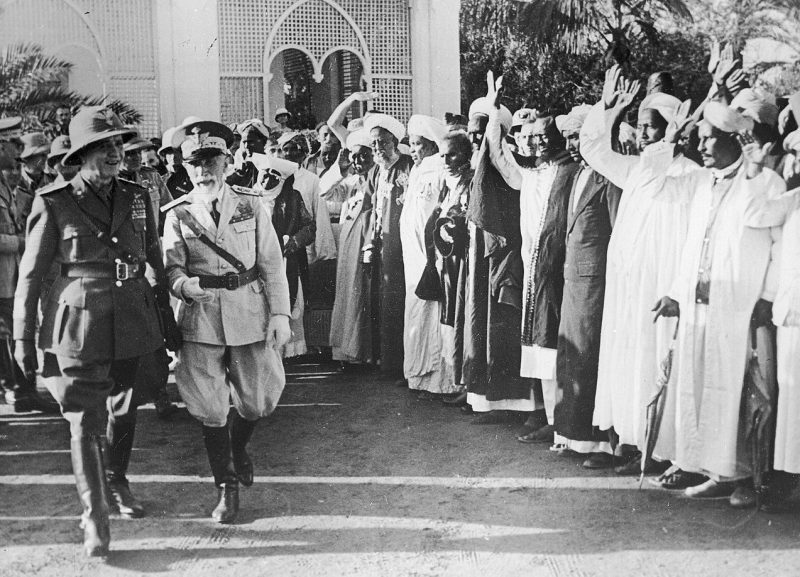 Абиссинцы приветствуют маршалов Пьетро Бадольо и Эмилио де Боно. 1935 г.