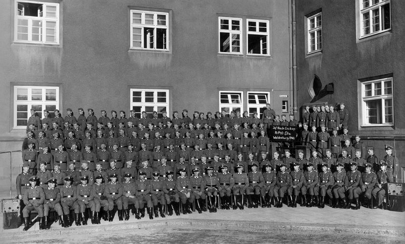 Групповой снимок запасной роты пехотной разведки полицейской дивизии СС – Вальденбург. 1940 г.