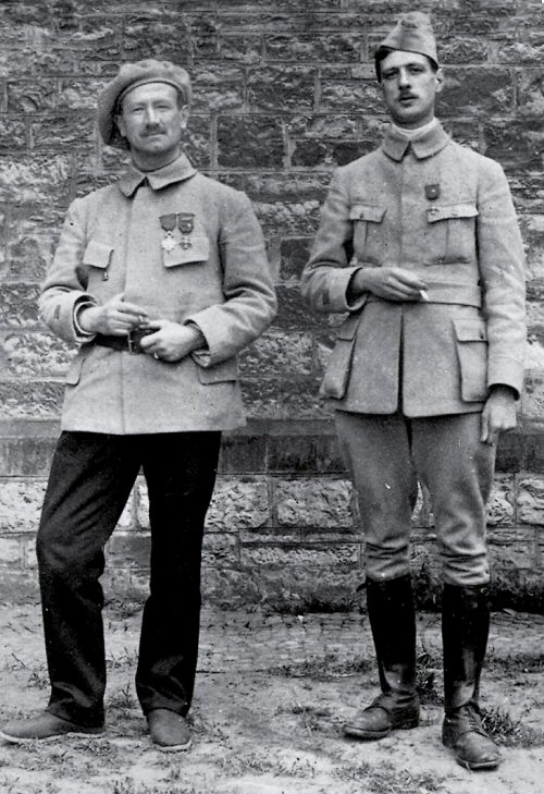 Капитан де Голль с другим французским военнопленным в Польше. 1916 г.