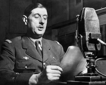 Генерал де Голль выступает по радио BBC во время войны. 1941 г. 