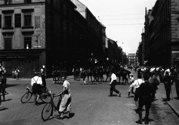 Столкновения СА и конной полиции на Мюнхенской Амалиенштрассе. 1931 г.