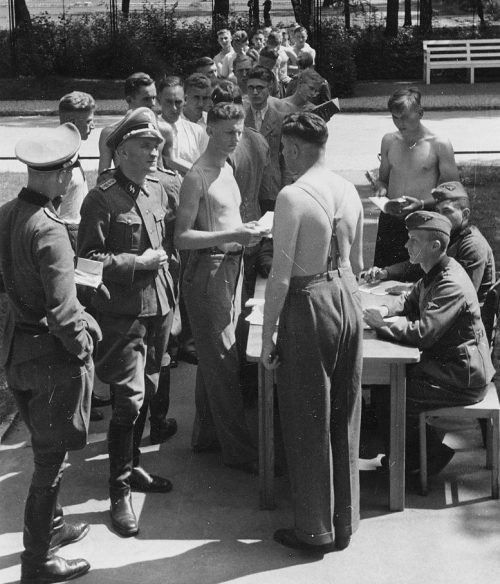 Прием на службу в Ваффен СС. Берлин, 1941 г.
