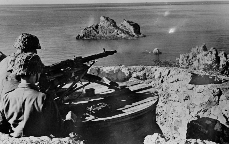Пулеметная точка 4-й танково-гренадерской дивизии СС «Polizei» на греческом острове Корфу на берегу Ионического моря. 1941 г.