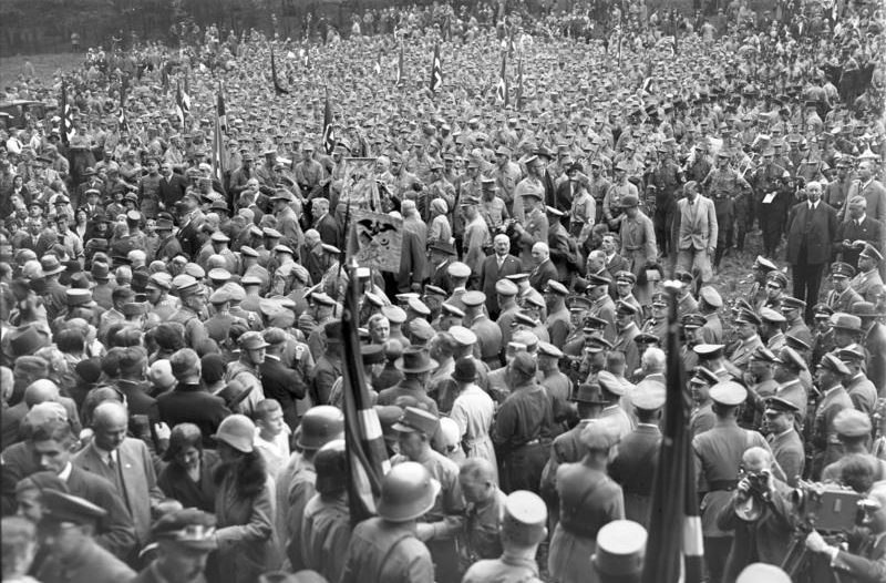 Нацисты со Знаменем крови в Бад-Гарцбурге. 1931 г.
