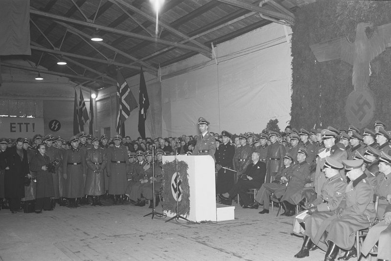 Принятие присяги норвежских добровольцев в полку СС «Нордланд». 1941 г.