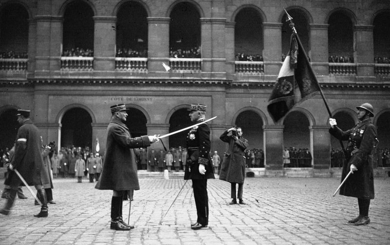 Генерал Вейган награждает генерала Дюфье Большим крестом ордена Почетного легиона. 1933 г.