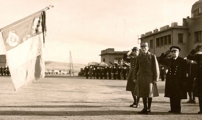 Инспекция генерала Максима Вейгана в BA Сетит - Айн-Арнат в 1940 году.