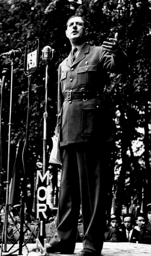 Де Голль на митинге. 1946 г.