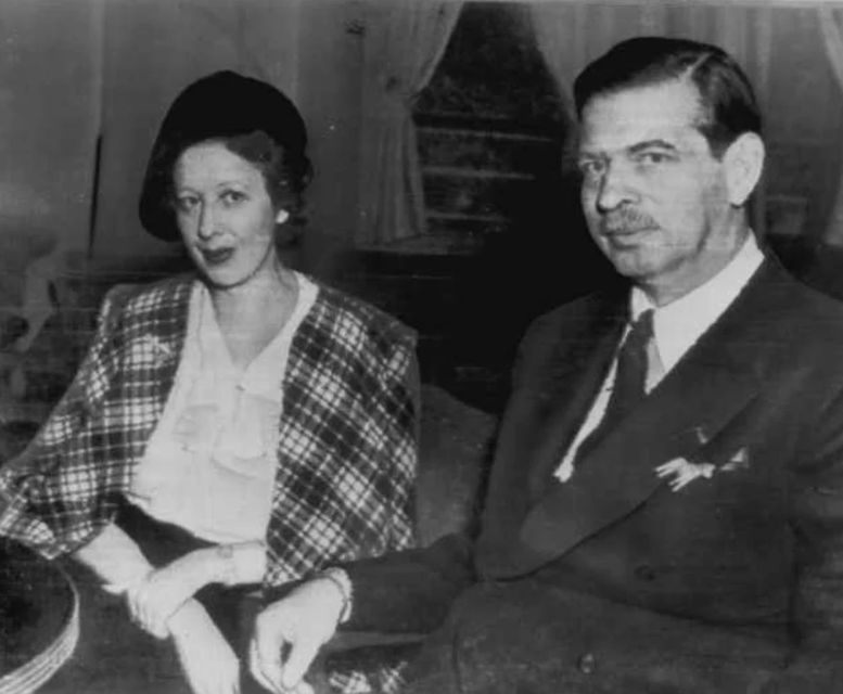 Елена Лупеску и король Кароль II. 1950 г. 