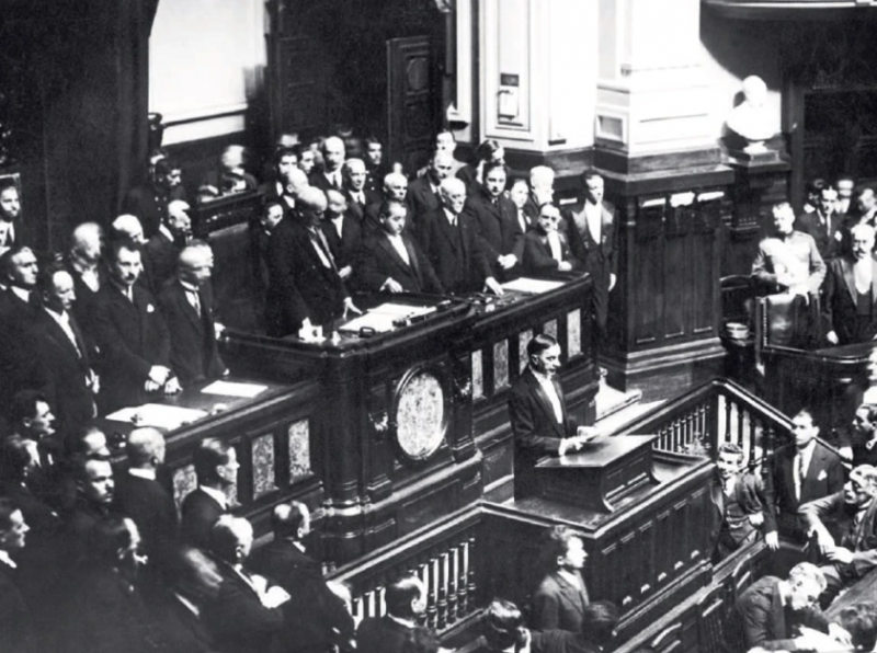 Юлиу Маниу в парламенте. 1929 г.
