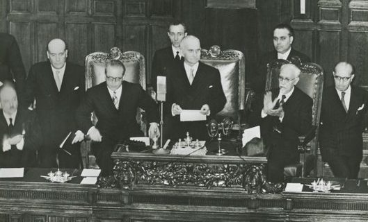 Иваноэ Бономи в парламенте. 1948 г.