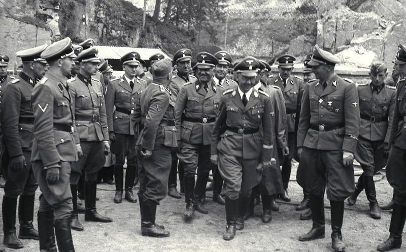 Рейхсфюрер СС Гиммлер в концлагере Маутхаузен. 1941 г. 