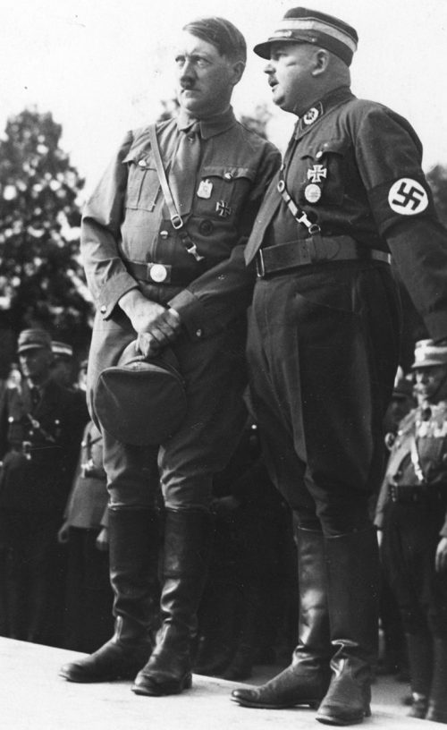 Адольф Гитлер и Эрнст Рём в Нюрнберге. 1933 г.