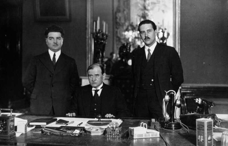 Даладье в рабочем кабинете. 1933 г.