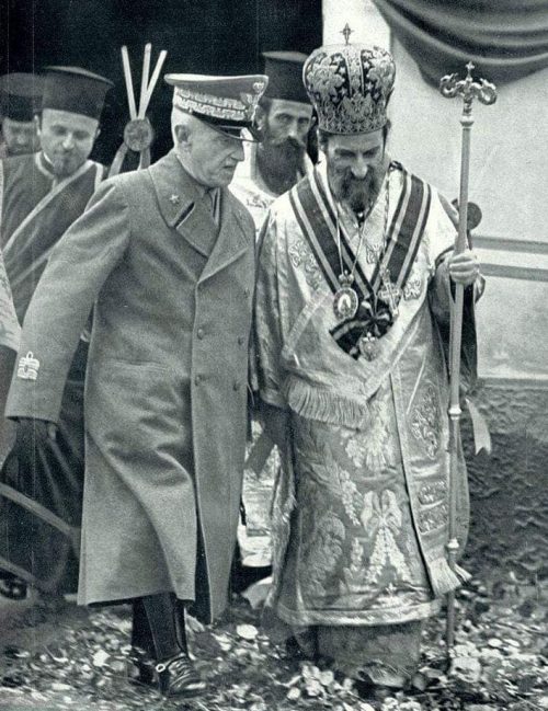 Виктор Эммануил III и архиепископ Албанский Христофор. 1941 г.