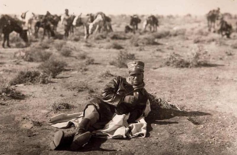Генерал Родольфо Грациани в пустыне Ливии. 1931 г.