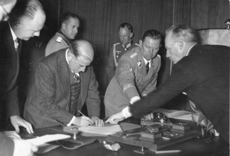 Даладье во время «Мюнхенского сговора». 1938 г. 