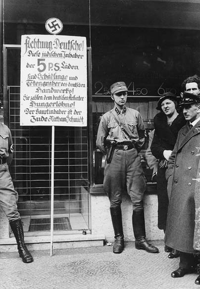 Члены СА во время бойкота евреев. 1933г.