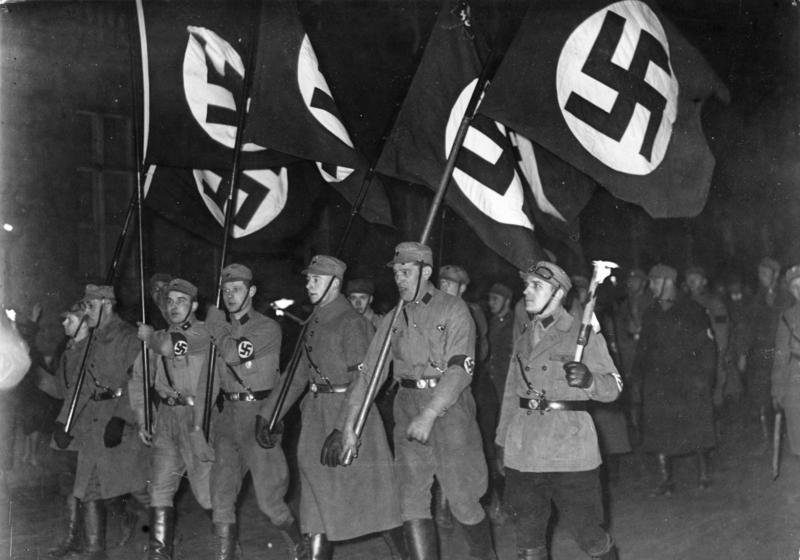 Вечернее шествие СА перед дворцом рейхсканцлера на Вильгельмштрассе. 1933 г. 