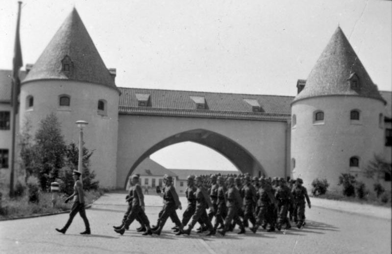 Юнкерская школа СС в Bad Tölz. 1942 г. 
