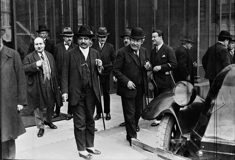 Пьер Лаваль с советом министров в Елисейском дворце 1926 г.