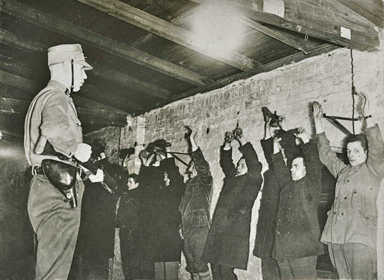 Арест коммунистов штурмовиками в Берлине. 1933 г. 