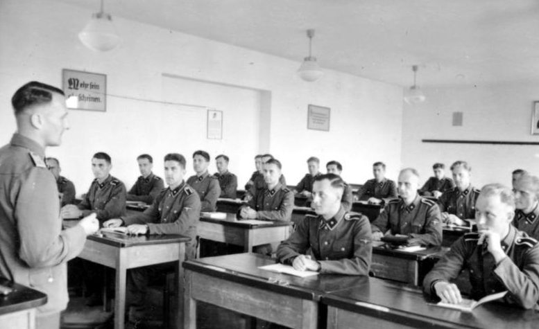 Юнкерская школа СС в Bad Tölz. 1942 г. 
