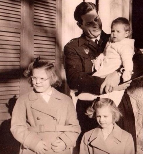 Король Михаил с дочерьми принцессами Еленой, Ириной и Софией. 1958 г. 