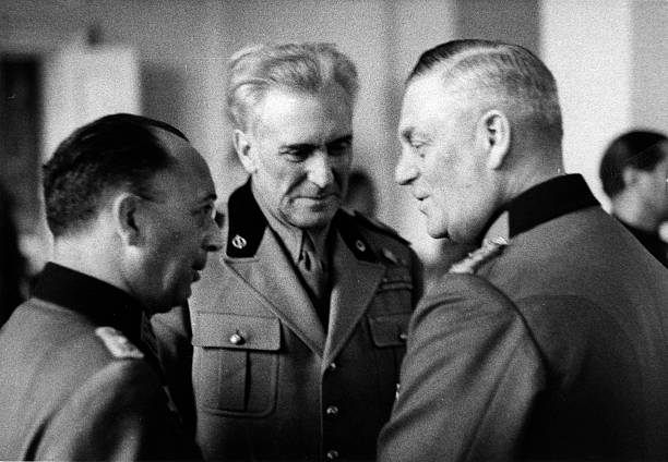 Вильгельм Кейтель и генерал Родольфо Грациани (в центре). 1944 г.