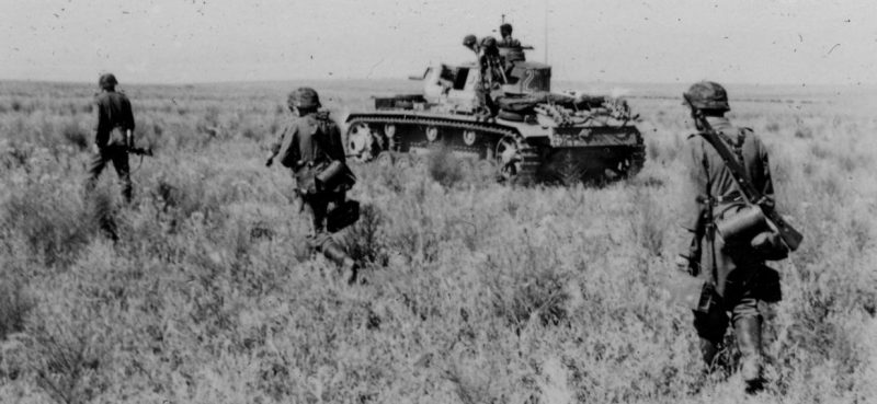 Солдаты 5-й танково-гренадерской дивизии СС «Викинг» в России. 1942 г.