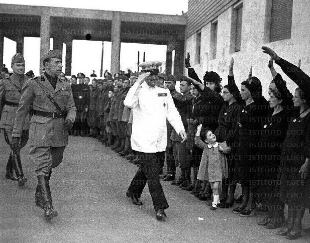 Артур Риккарди в свите Бенито Муссолини. 1942 г. 