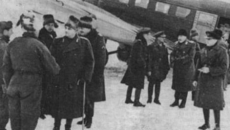 Министр обороны Румынии генерал Константин Пантази посещает войска на Сталинградском фронте. 1942 г.