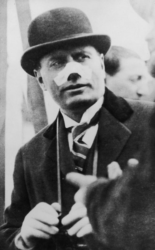 Бенито Муссолини после ранения. 1926 г.