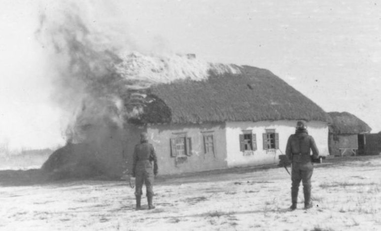 Солдаты Ваффен-СС в Харькове. 1943 г. 