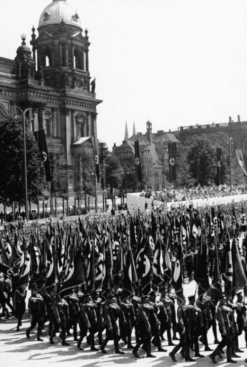 Шествие СА в Берлине. 1936 г.