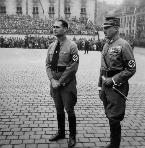 Франц Пфеффер, верховный лидер СА в 1926-1930 гг., с Рудольфом Гессом. 1937 г.