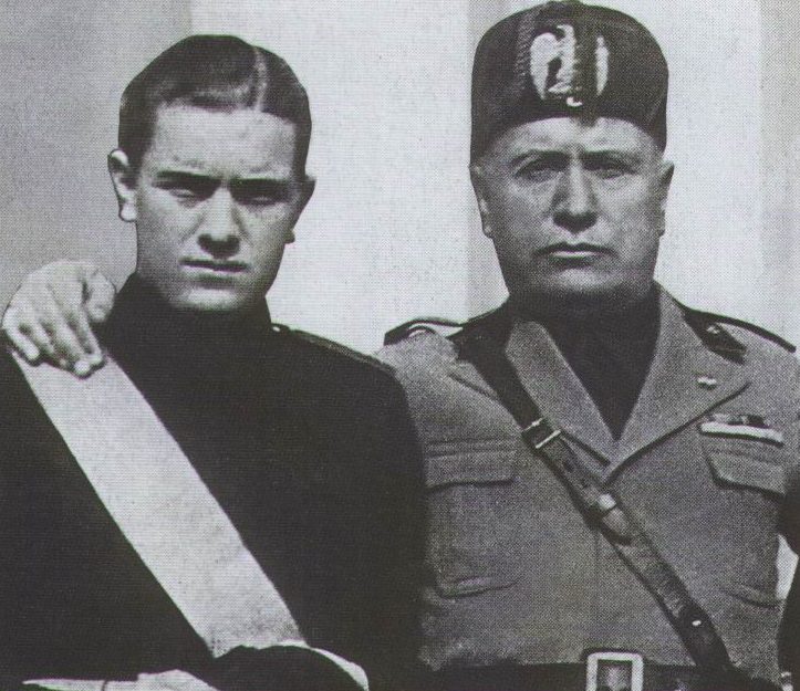 Бруно и Бенито Муссолини. 1940 г. 