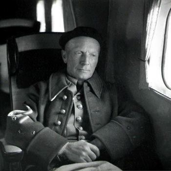 Генерал Чарльз Ханцигер в самолете. 1941 г. 