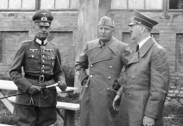 Гитлер, Муссолини и генерал-фельдмаршал Рундштедт. 1941 г. 