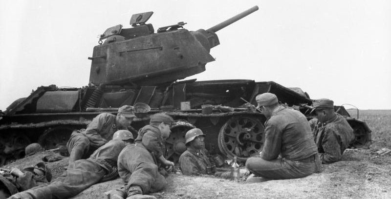 Солдаты 3-й танковой дивизии СС «Тотенкопф». 1944 г. 