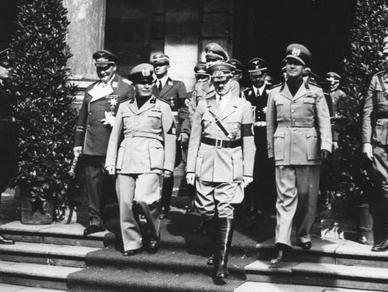 Чиано среди подписантов «Мюнхенского сговора». 1938 г.