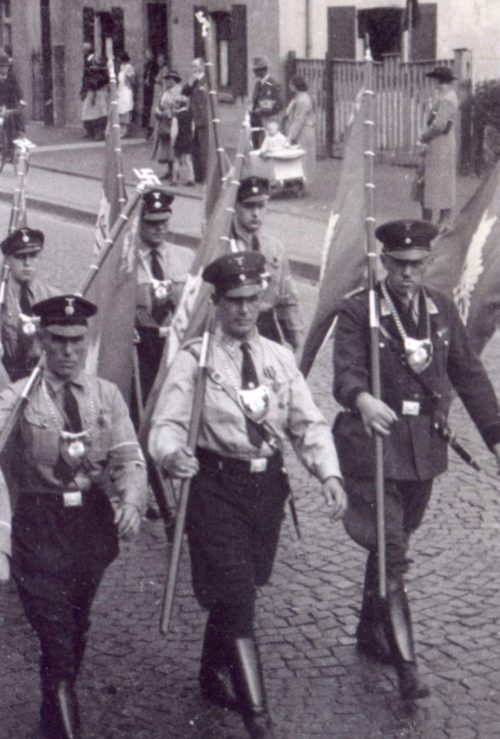 Шествие служащих RLB по улицам Дуйсбурга. 1935 г.