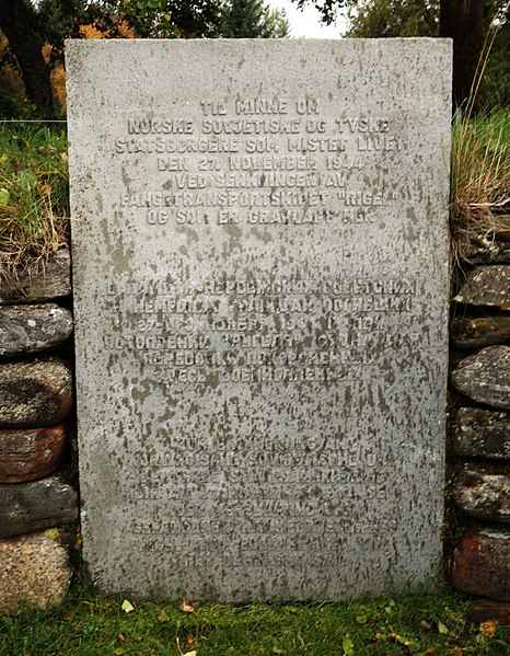 На кладбище установлен памятный камень с надписью: «В память о 2572 погибшем в годы войны 1941-1945 гг.».