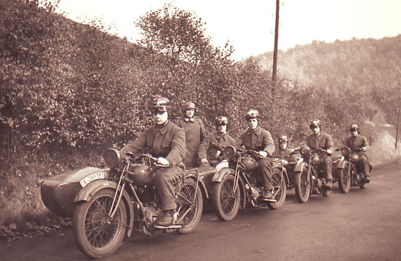 Мотоциклисты NSKK в 30-е годы.