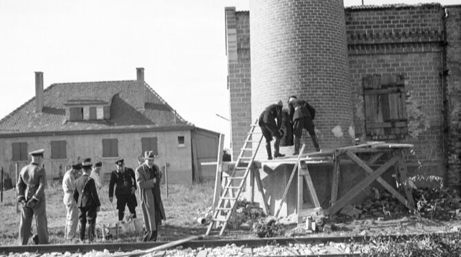 Ликвидация разрушения заводской трубы. Ройтлинген, 1938 г.