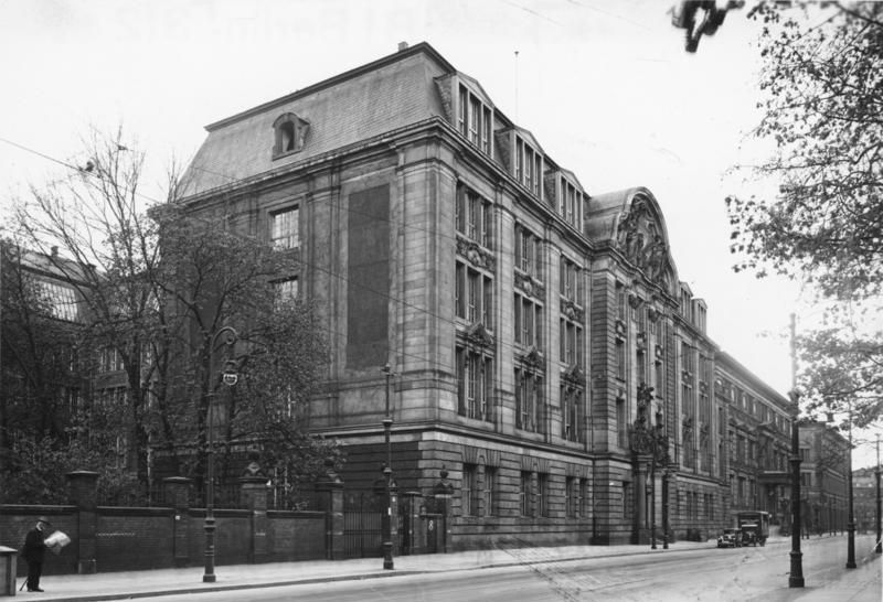 Здание гестапо в Берлине на улице Принца Альбрехта. 1933 г. 