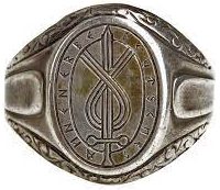 Перстни сотрудников «Ahnenerbe» выполненные из серебра. За основу дизайна щитка взята символика общества. 