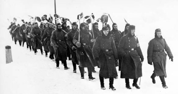 Отряд строителей из организации Тодта снежной зимой. 1940 г. 