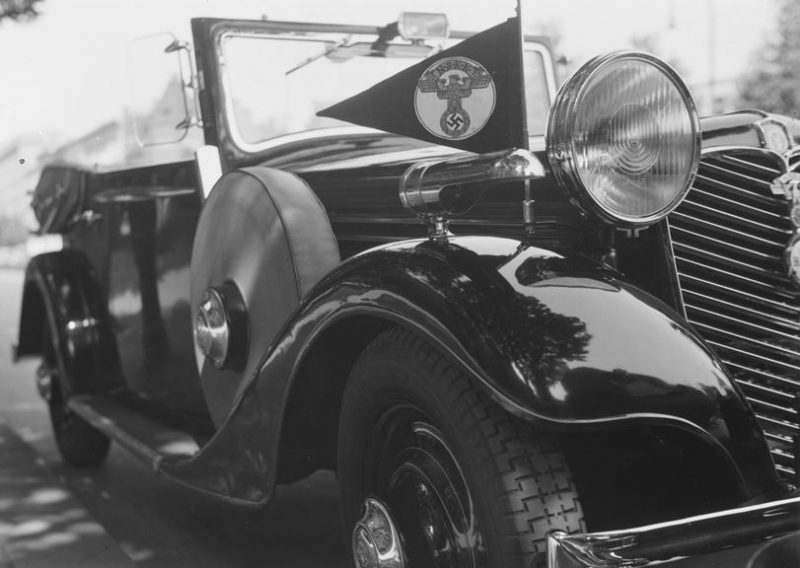 Автомобиль «Stoewer» с вымпелом руководства NSKK. 1933 г.